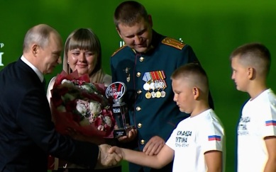 От помощи фронту до встречи с президентом: как семья Пожярскас стала лучшей в России