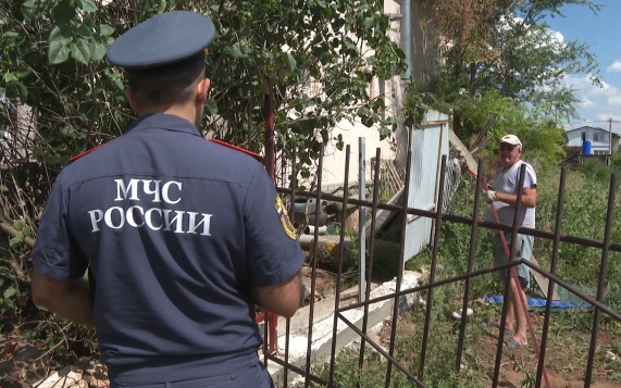 "Остановим огонь вместе": сотрудники МЧС напоминают дачникам о правилах безопасности