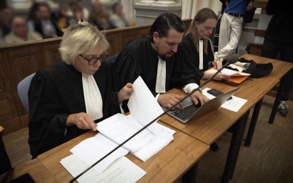 Во Франции одобрили закон об эвтаназии, но защитили соцсети
