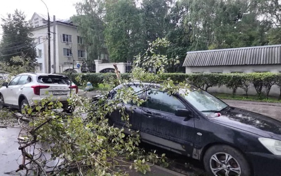 Нижегородский смерч и затопленное метро: коммунальщики устраняют последствия
