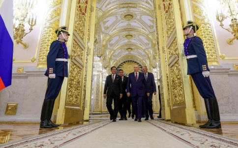 Путин и Мин Аун Хлайн обсудили укрепление доверительных отношений России и Мьянмы
