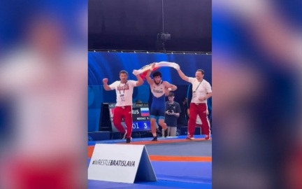 Рамазан Нехай взял золото на молодежном ЧМ по греко‑римской борьбе в Словакии