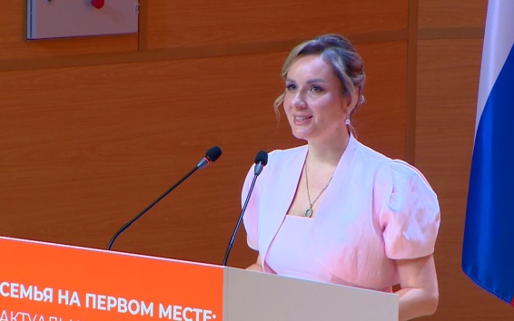 Львова‑Белова предложила ввести курсы переподготовки для приемных родителей