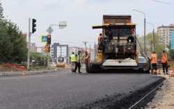Дорогу к областной больнице в Благовещенске ремонтируют без полного перекрытия движения