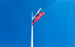 Флешмобы и акции: в Амурской области празднуют День Государственного флага