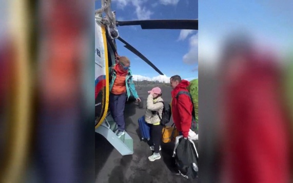 На Камчатке спасатели эвакуировали 152 туриста с вулкана Толбачик