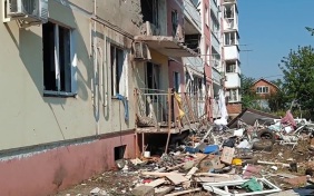 В Краснодаре устраняют последствия падения обломков БПЛА у жилого дома