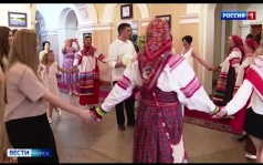 «Русская свадьба» пела, плясала и водила хороводы в Курском областном дворце культуры