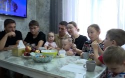 Сила отношений — в поддержке: история семьи Арутюнян, воспитывающих семерых детей