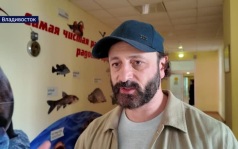 Легендарный фигурист Илья Авербух прибыл на конференцию работников образования во Владивосток