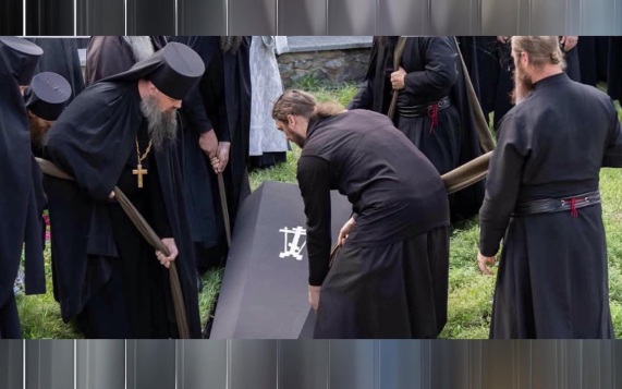 В Святогорской лавре похоронили погибшего монаха Варсонофия
