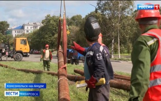 В Комсомольске для защиты города смонтировали временные трубопроводы вдоль дамбы