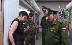 Силовики проверили соблюдение воинского учета в местах скопления людей в Тюмени