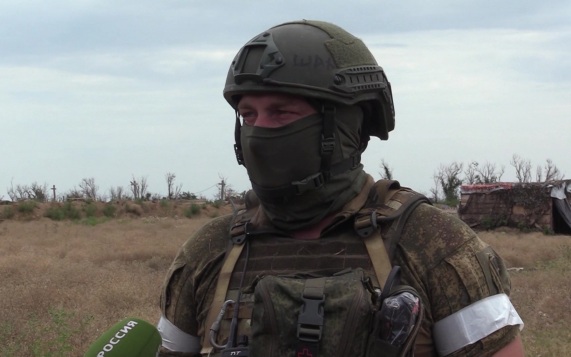 Гвардейцы 70-го мотострелкового полка штурмуют укрепрайоны боевиков в Запорожской области