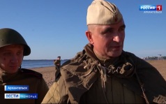 В честь юбилейной даты прихода союзного конвоя «Дервиш» на площади Мира показали реконструкцию боя Петсамо-Киркенесской наступательной операции