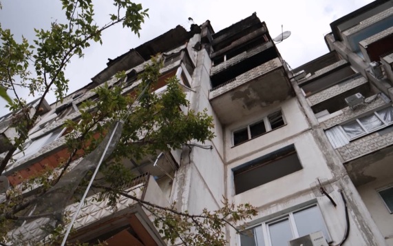 В Белгороде восстанавливают дом, где после атаки БПЛА выгорели шесть квартир