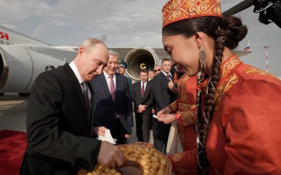 Владимир Путин прибыл в Киргизию