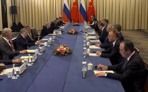 Путин предлагает сделать безвизовый режим с Китаем постоянным на встрече с Си Цзиньпином.