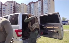 В Южно-Сахалинске при штурме квартиры задержан мужчина, убивший свою сожительницу