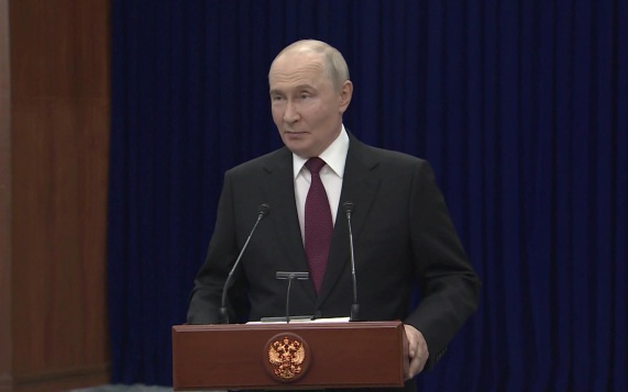 Путин провел пресс-конференцию по итогам саммита ШОС в Бишкеке