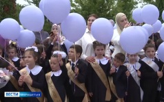 Глава Ингушетии Махмуд-Али Калиматов посетил торжественную линейку в гимназии сельского поселения Али-Юрт