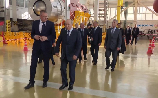 Владимир Путин прибыл на крупнейший в России судостроительный комплекс "Звезда"