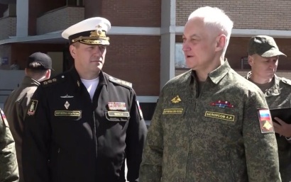 Во Владивостоке военнослужащим Тихоокеанского флота вручили ключи от новых квартир