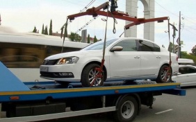В Сочи за сутки эвакуировали больше 50 машин