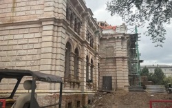 Восстановление здания бывшего кардиоцентра в Благовещенске продолжается