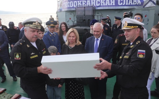 Корабли Тихоокеанского флота прибыли в Магадан с акцией "Сила в правде"