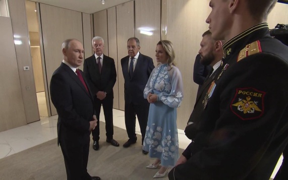Укрепление внутреннего контура: Владимир Путин провёл встречу с федеральной пятёркой "Единой России"