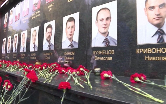 день памяти "Локомотива" команды КХЛ сыграли с траурными шевронами