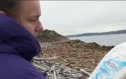 Волонтеры очищают Арктику от опасного для птиц мусора