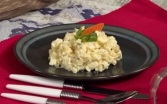 Картофельный салат и лепешка с виноградом
