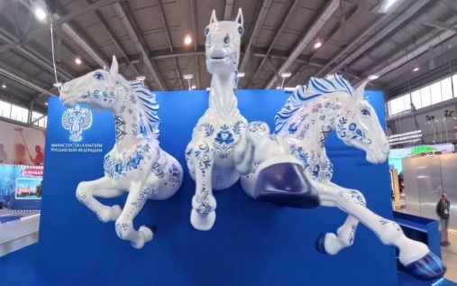 Участники из сотен стран мира съезжаются на Международный фестиваль молодежи