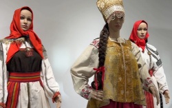 Мировое наследие в Приамурье: знаменитая коллекция Сергея Глебушкина украсила выставку "Время сарафана"