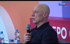О своем пути студентам Курска рассказал народный артист России Денис Майданов