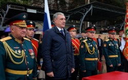Курсанты ДВОКУ приняли присягу: Василий Орлов вручил боевые награды