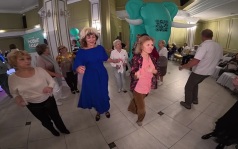 Курские пенсионеры в свободное время посетили городскую дискотеку