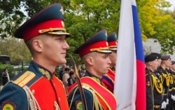 «Героями не рождаются — ими становятся»: в Благовещенске открыли доску Герою России Дмитрию Шереметьеву