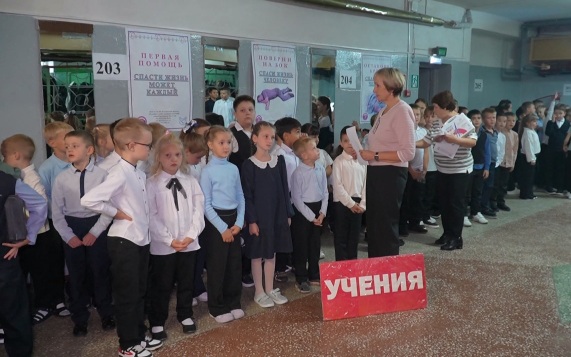 В губкинской школе №16 отработали алгоритм действий при вражеских угрозах