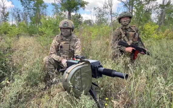 Наши военные зачищают территории в районе села Лесное