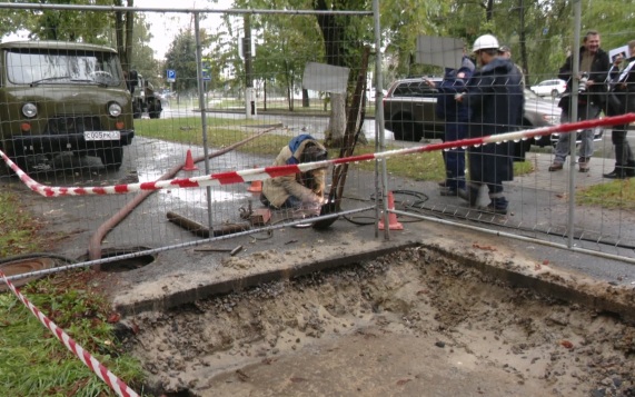 В Белгороде меняют участок трубопровода на проспекте Богдана Хмельницкого