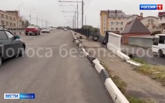 В Тамбове легковушка вылетела через ограждение в кювет