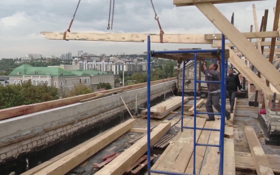 В Белгородской области круглосуточно восстанавливают пострадавшие от атак БПЛА дома