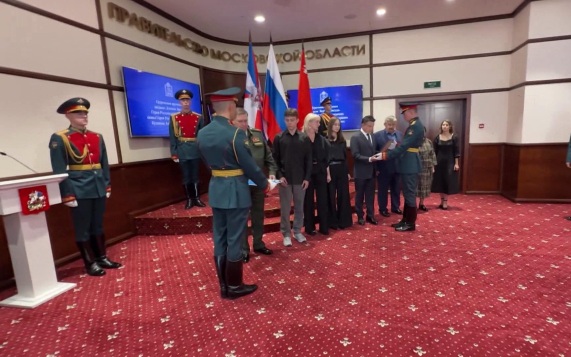 Губернатор Подмосковья передал Звезду Героя семье погибшего подполковника Андрея Кулакова