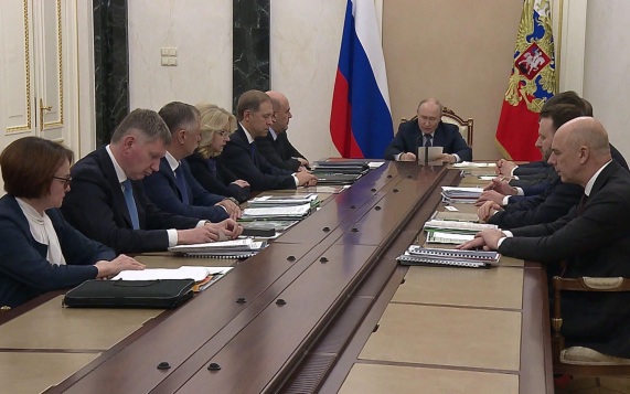 Путин назвал приоритеты федерального бюджета: социальные обязательства, безопасность и оборона