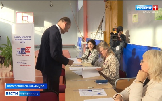 На избирательные участки в Городе юности комсомольчане приходили заранее: «Выбор зависит от нас»