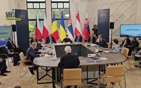 Зеленский объявил о создании политического формата "Карпатская восьмерка"