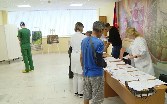 В волгоградском госпитале ветеранов войн провели выездное голосование для защитников Родины